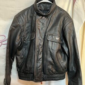 Motorcycles jacket 
HEAVY WITH REMOVABLE LINER 
MANY POCKETS AND ADJUSTING ZPPRS